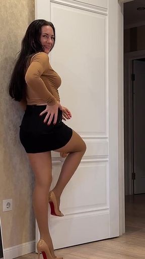 Dildo Leg Job in Nylons and High Heels