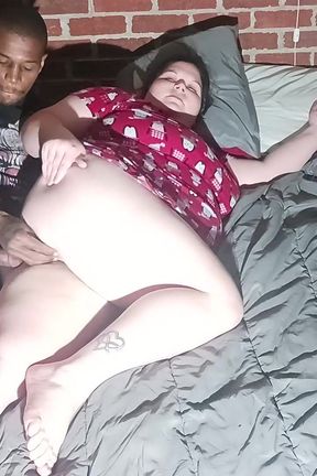 Sloppy Lynn Side Way Banging That Fat Pussy Good with One Her Leg up