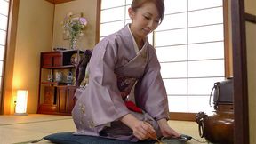 Yui Saejima is having a tea ceremony in her home