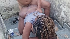 comendo cu da minha vizinha na escada.