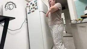 Curvy girl fills fridge with stinky farts