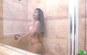 Bath babe mia khalifa