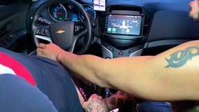 motorista de uber ganha mamada no carro e pede pra fuder minha bunda em casa