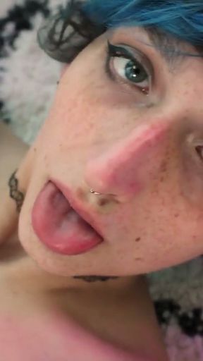 FEMOUT XXX: Ashley Amaretto Hits The Scene   Clip 1