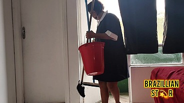 Empregada safada da em cima do patrão