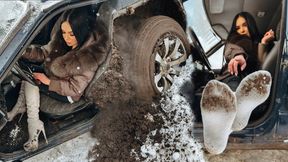 CAR STUCK Snow Cold and Mud - I am Stuck