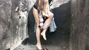 Amateur young Russian girl in jeans pisses in the park