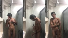 tomando banho na casa do cliente depois de da muito pau pra ele