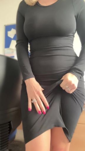 Coworker office affair turns into steamy sex session