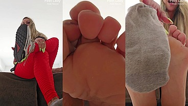 Smells feet
