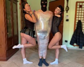 Solletico e umiliazione da incellofanato