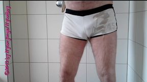 Pissing in Short