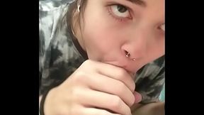 Ela chupou minhas bola antes de levar na garganta