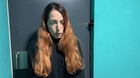 Liz Rainbow peeing for you