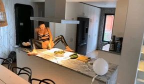 un gode dans ma chatte de cochonne