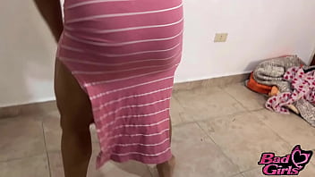 Rubia sobrina sola en su habitacion con su tio termian cogiendo duro hasta que casi los pillan