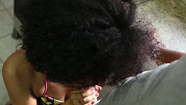 Recebendo boquete da mulher do amigo depois de pegar ele com a sua esposa- Aniaty Barboza