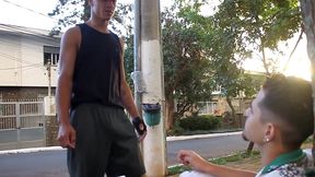 pegando o novinho que encontrei na rua