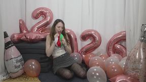 Saskia - New Years party popping