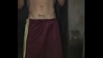 Tomei leite do novinho dotado no terreno abandonado