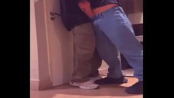 follamos a escondidas en una fiesta el hetero y yo luego de muchos tragos