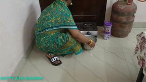 xxx सौतेली बहन जब गांड़ उठा कर किचन में खाना बना रही थी तब भाई ने किचन में आकर उसकी टांग उठा कर जबरदस्त तरीके से मोटी गांड़ मार ली। 2022 latest anal sex with clear hindi