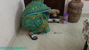 xxx सौतेली बहन जब गांड़ उठा कर किचन में खाना बना रही थी तब भाई ने किचन में आकर उसकी टांग उठा कर जबरदस्त तरीके से मोटी गांड़ मार ली। 2022 latest anal sex with clear hindi