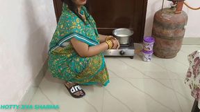 xxx सौतेली बहन जब गांड़ उठा कर किचन में खाना बना रही थी तब भाई ने किचन में आकर उसकी टांग उठा कर जबरदस्त तरीके से मोटी गांड़ मार ली। 2022 latest anal sex with clear hindi