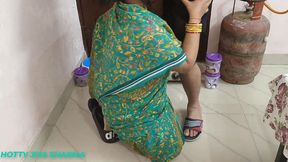 xxx सौतेली बहन जब गांड़ उठा कर किचन में खाना बना रही थी तब भाई ने किचन में आकर उसकी टांग उठा कर जबरदस्त तरीके से मोटी गांड़ मार ली। 2022 latest anal sex with clear hindi