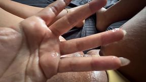 me fascina ser una perrita caliente y follarme duro en la ventana para que alguien pueda verme eso me pone muy cachonda