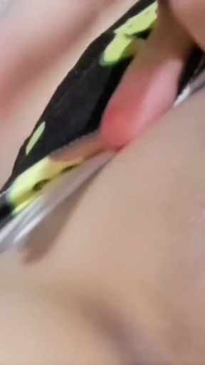 College girl masturbates until she squirts   Clip 1