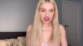 Giantess eats gummy bears and jerks off her pussy