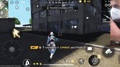 Subiendo de rango bien rico en Free Fire con esa flaca de tetas pequeñas