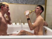 Vadim Maiboroda fucks with guys in an expensive hotel in Istanbul