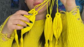 looner Val poping yellow punchballoons