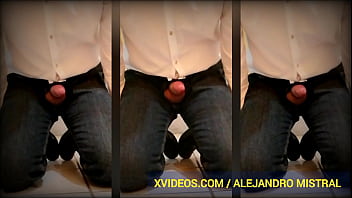 Ense&ntilde_a la verga  por la bragueta cremallera del pantal&oacute_n Alejandro Mistral