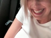OMG so riskant! Enge Pussy im öffentlichen Parkhaus zum Orgasmus gefingert