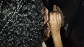 fadinha safada brincando com pau glory hole