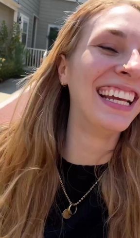 Vacation babe cums twice on her first day