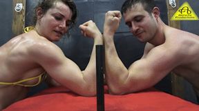 Armwrestling Xena vs James