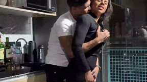 Comi gostoso a casadinha safada e muito gostosa, mulher do meu chefe! Fui na casa do meu chefe chegando l&aacute_ a esposa gostosa, ficou doida pelo meu pau. Fudemos muito.