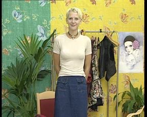 Blonde Paula in Weisem Lingerie Traut Sich Nicht - Blonde Paula in White Lingerie Doesn't Dare Soft Clip