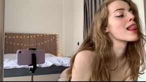 SEDUCTIVE TEASE FROM DOMME BLONDE / KISSING MIRROR / TITS PLAY / SALIVA PLAY / TIGHTS FETISH / SPANKING / RUSSIAN GODDESS