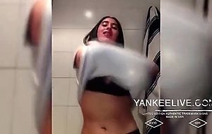 mi novia    desnudandose  para  mi
