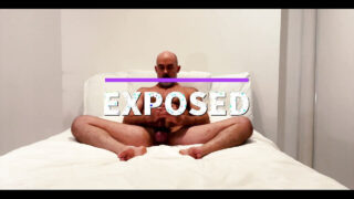 Madura peluda amateur acaricia pollas grandes antes de una intensa penetración anal y corridas