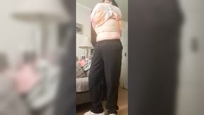 Hot mature mom loves to fuck while sitting with rich movements