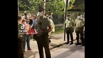 SEXO ORAL ULTRADERECHISTA A POLIC&Iacute_AS