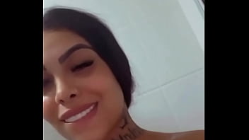 Nathi Rodrigues Tomando Banho Instagram @nathalia rodriguescf