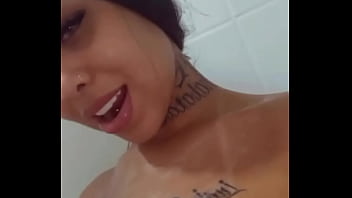 Nathi Rodrigues Tomando Banho Instagram @nathalia rodriguescf