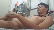 Entediado brincando com o pau